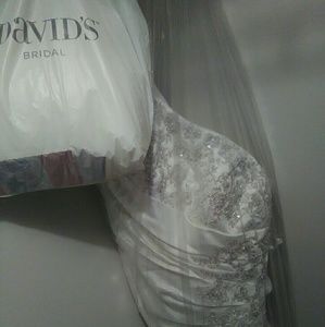 wedding dress never been worn